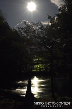 月夜の湯川